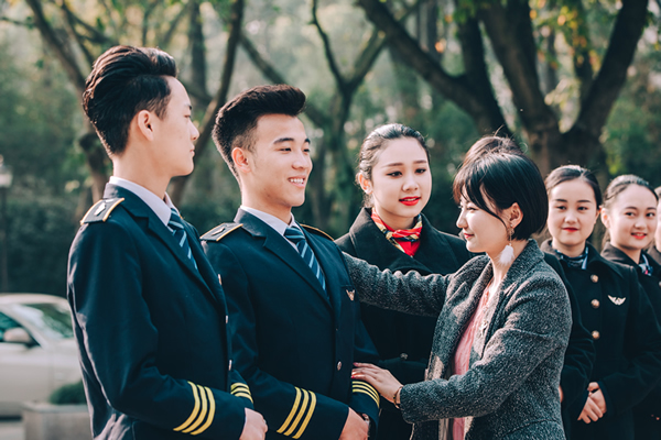 空乘專(zhuān)業(yè)中專(zhuān)學(xué)校有哪些？