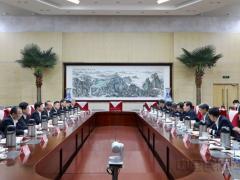 馮正霖會(huì)見(jiàn)中國(guó)商飛董事長(zhǎng)賀東風(fēng)一行